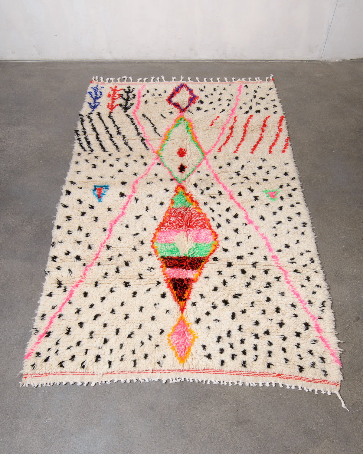 Modern designer handcrafted Berber rug from Morocco. Azilal rug with beautiful colours and patterns. Made of sheep’s wool and colourful cotton.